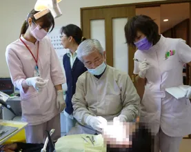 第4回・中山セミナーの様子、患者さんにご協力いだだいての実習中の様子